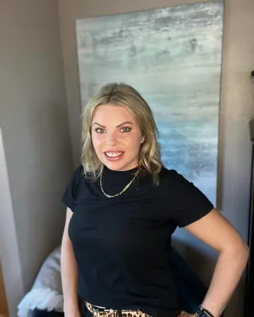 Spray Tan Artist and PopNGlow Owner Sarah Westdale